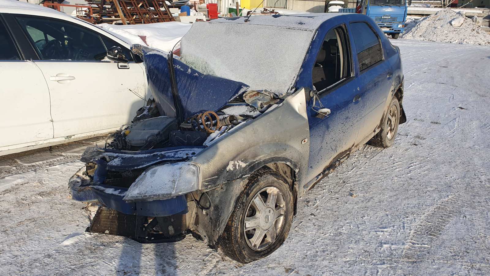 Автомобиль в разборе RENAULT LOGAN 1 в Тюмени - Велижанская 69/2 -  13.02.2023