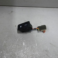 Кнопка открывания багажника лючка топливного бака